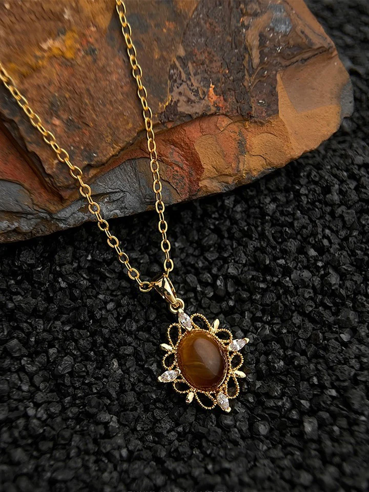 Aesthetic Retro Gemstone Necklace - Image 2