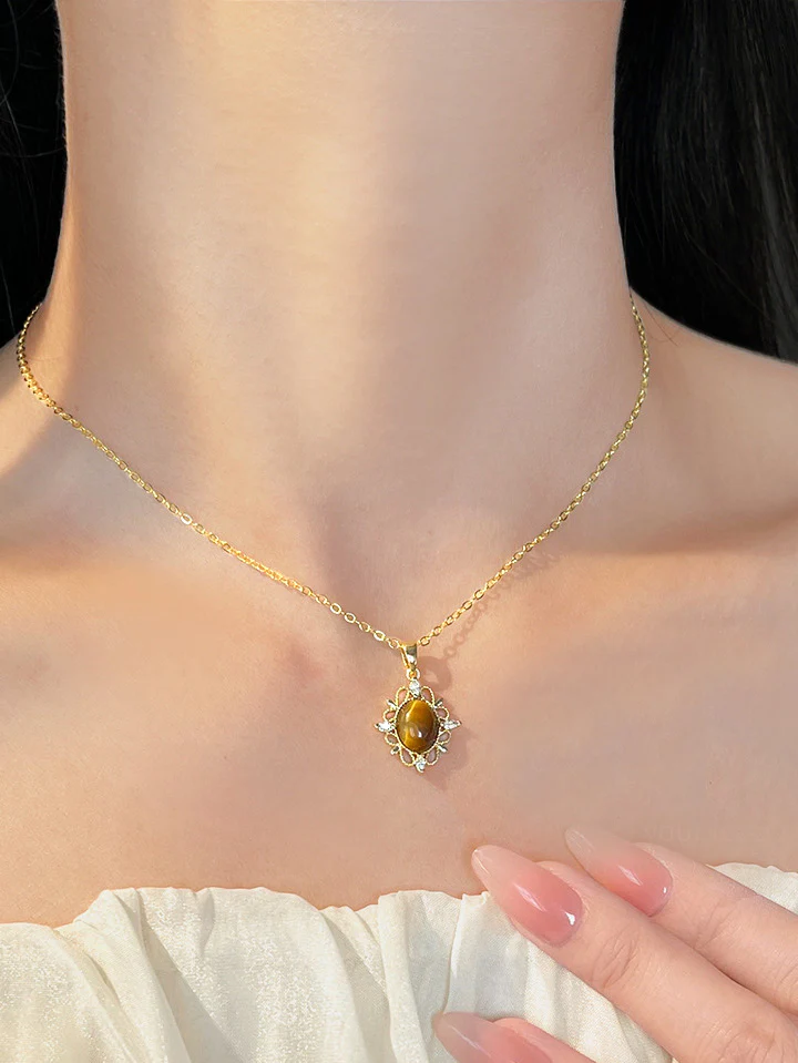 Aesthetic Retro Gemstone Necklace - Image 4