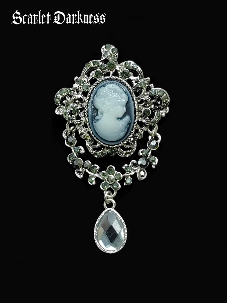 1850s Victorian Queen Brooch