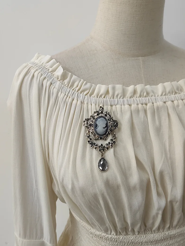 1850s Victorian Queen Brooch - Image 2