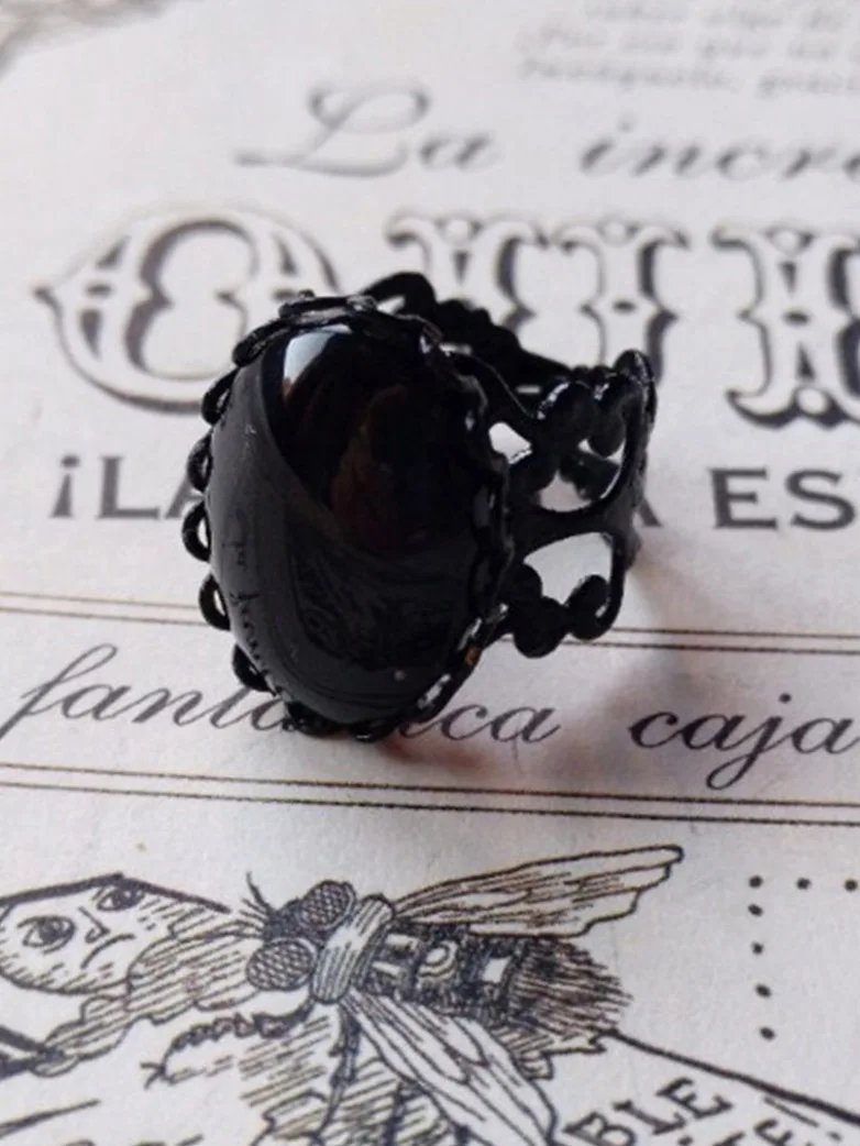Gothic Vampire Eye Ring - Image 2